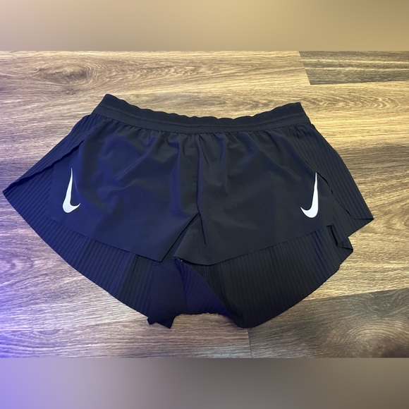 Nike shorts that looks like a skirt - Picture 2 of 2